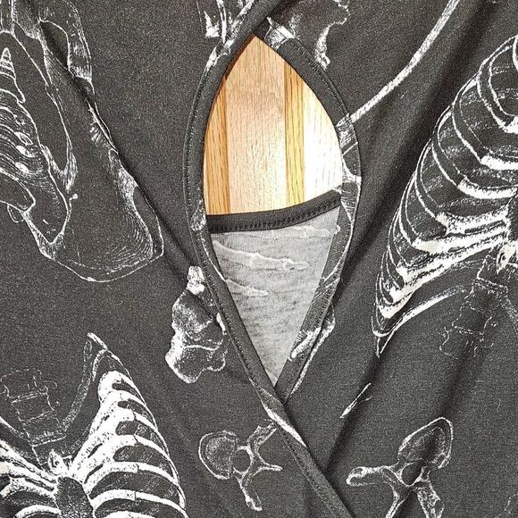 TORRIDโPlus black & white sleeveless skulls bones keyhole midi skater dress 1X - Picture 5 of 16